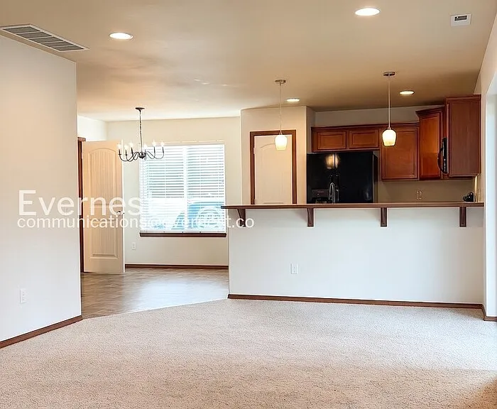 101 W 6th St — Photo 5
