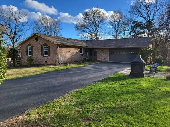 1744 Mountain Heights Dr, Salem, VA 24153