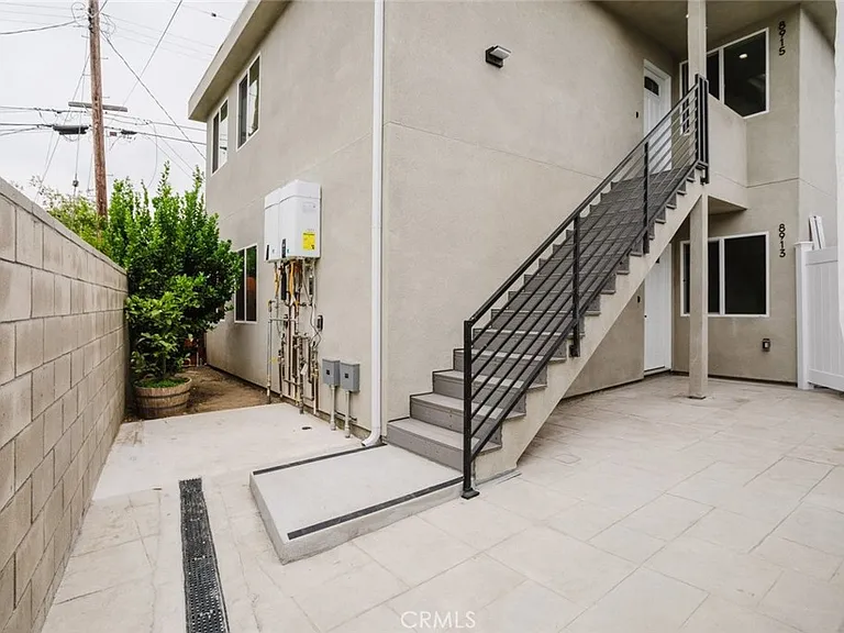8915 Wakefield Ave — Photo 3