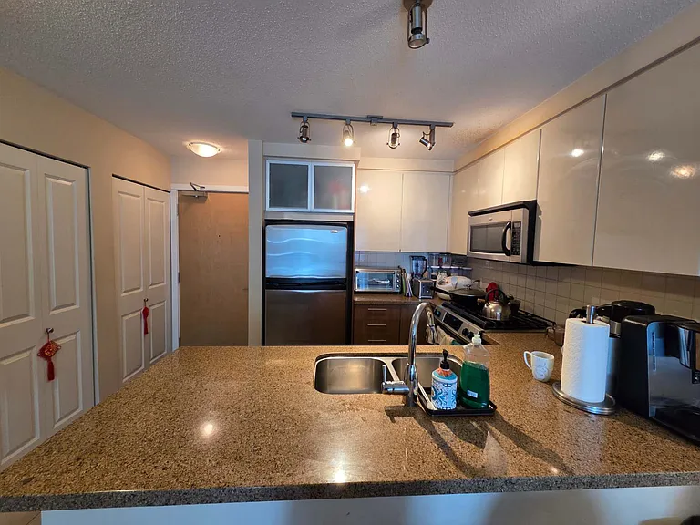 2289 Yukon Cres #1203 — Photo 10
