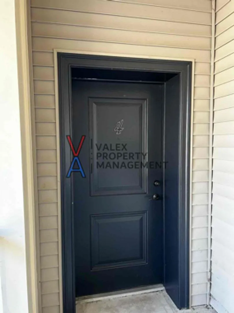 970 Ridge Avenue — Photo 2
