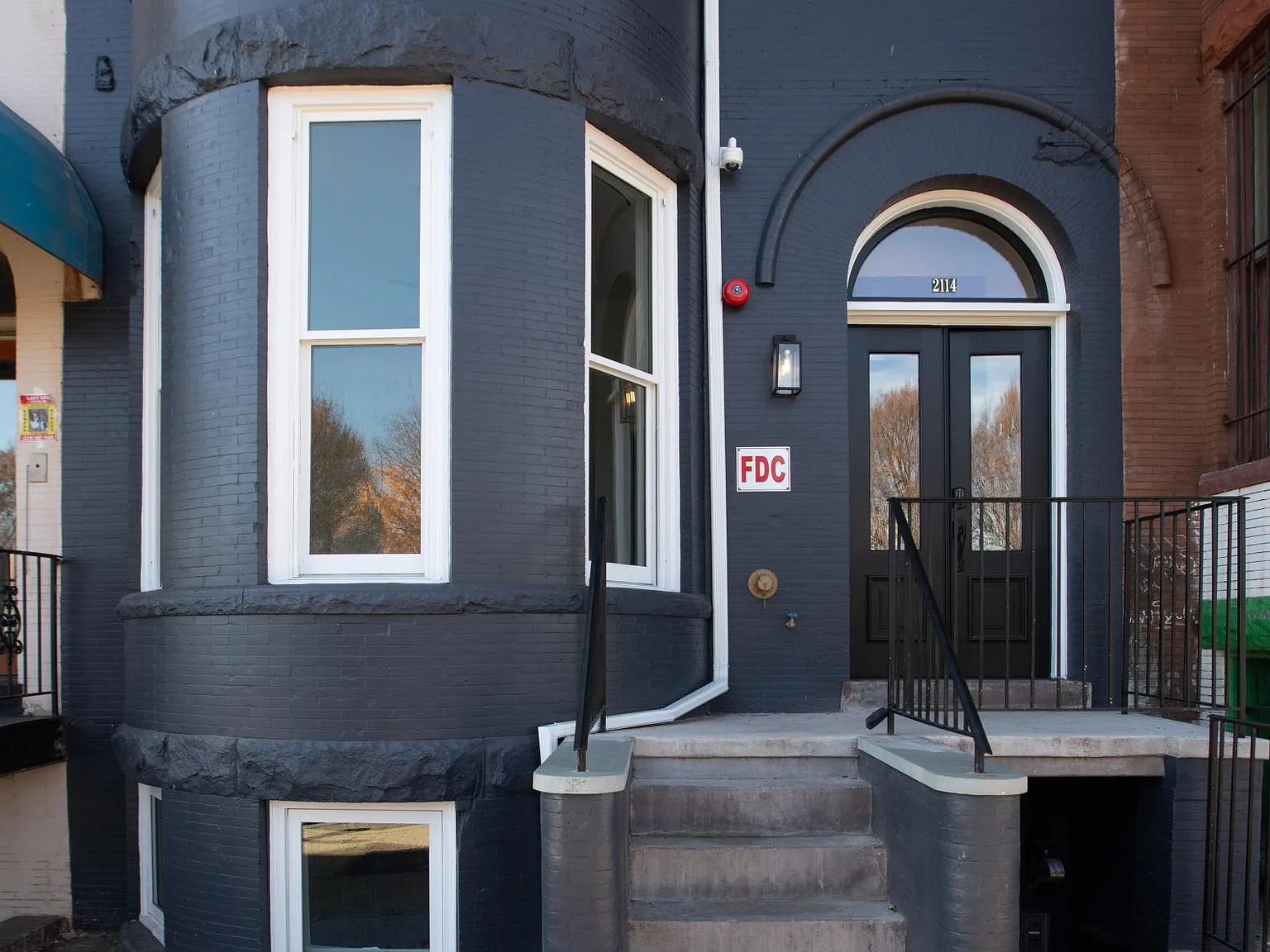 2 bed, 1000 sqft, $4,600 — Photo 3