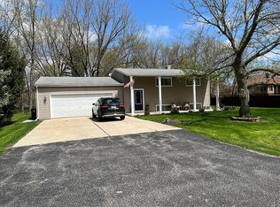 47W898 6th St, Big Rock, IL 60511