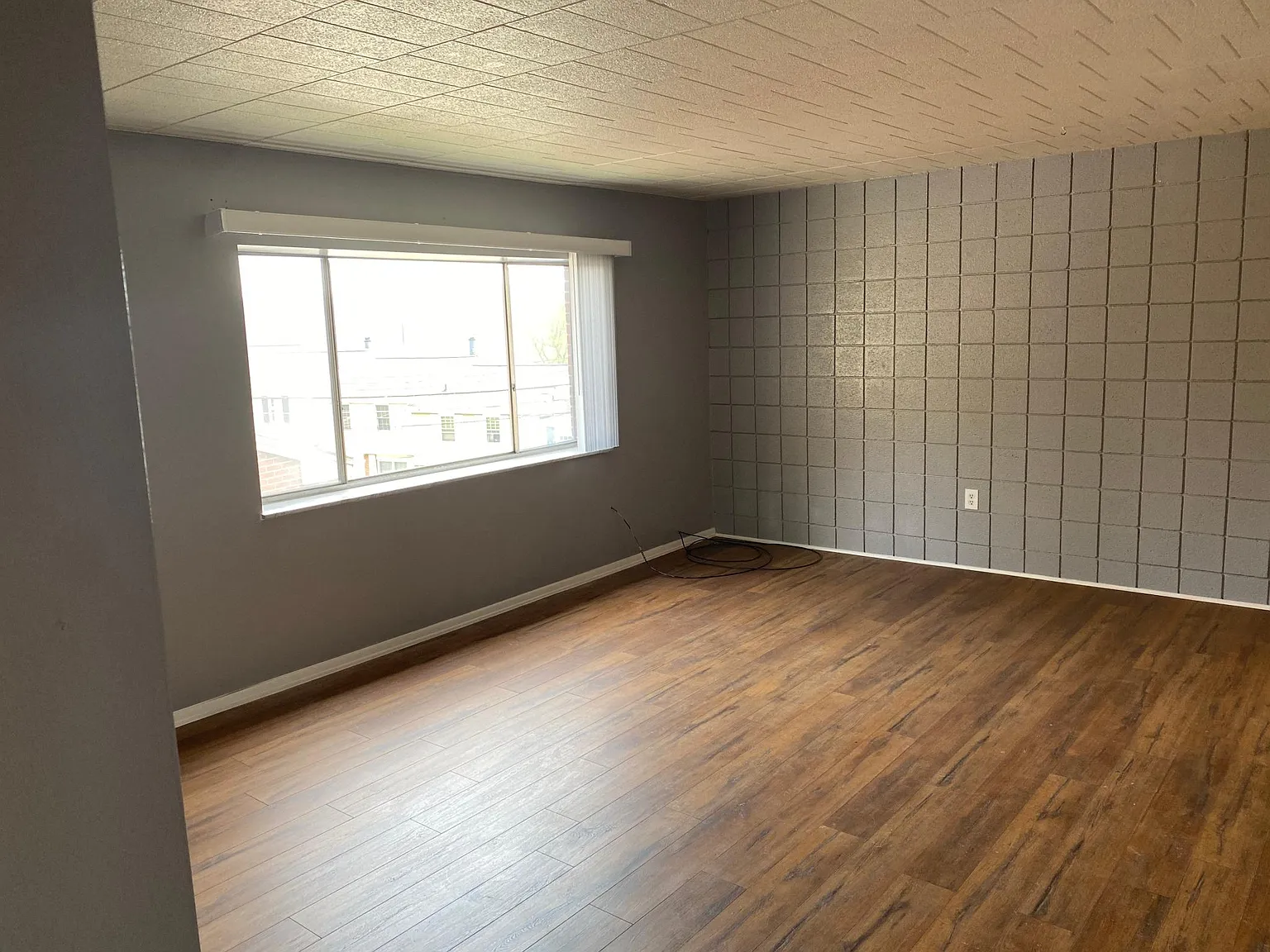 940 Center Ave — Photo 3