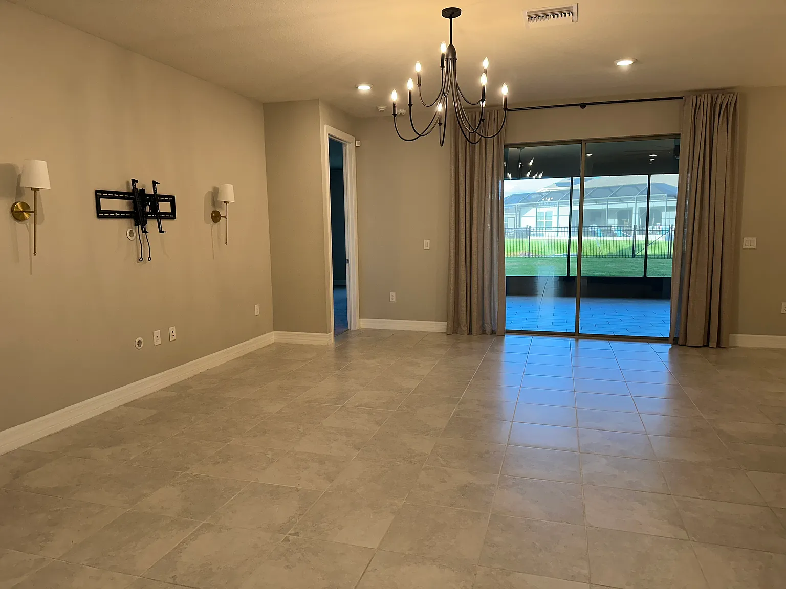 4 bed, 2513 sqft, $3,250 — Photo 4