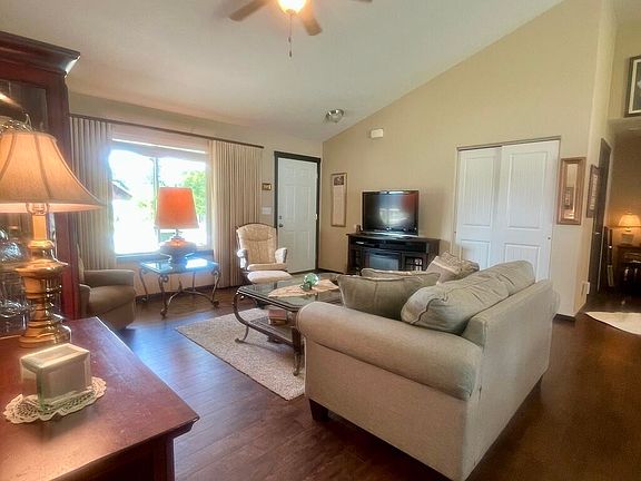 5th image of 600 N Elm Rd