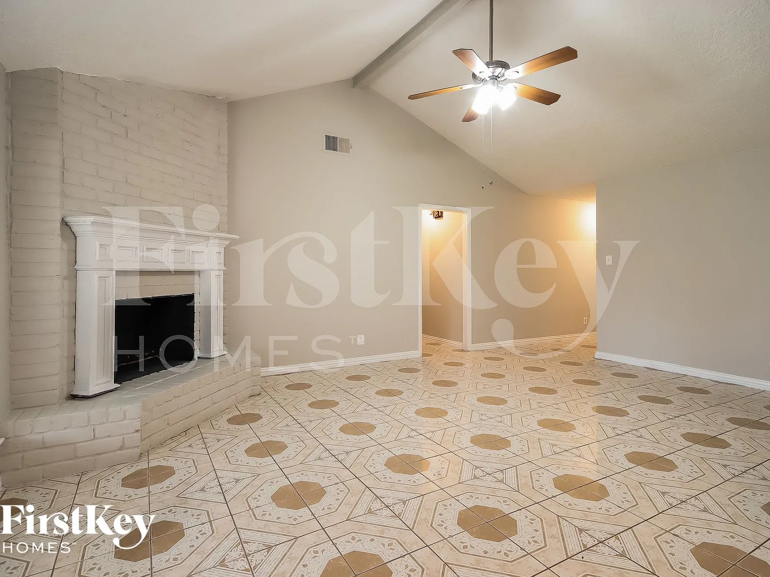 4 bed, 2.0 bath, 1566 sqft, $1,585 — Photo 3