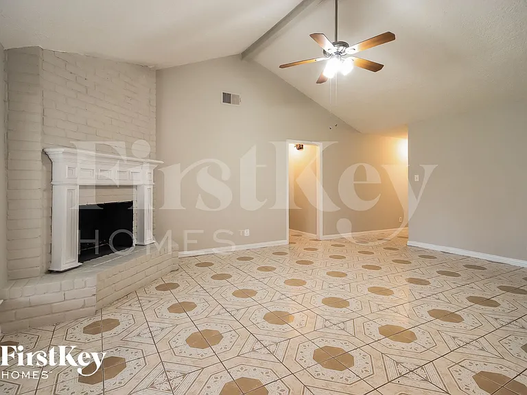 5614 Rivergate Dr — Photo 3