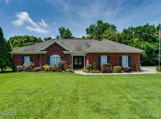 425 Mariner Point Dr, Clinton, TN 37716