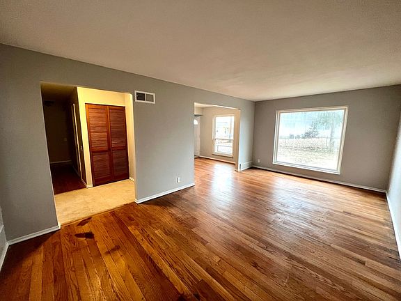 5th image of 270 Brightmoor Dr