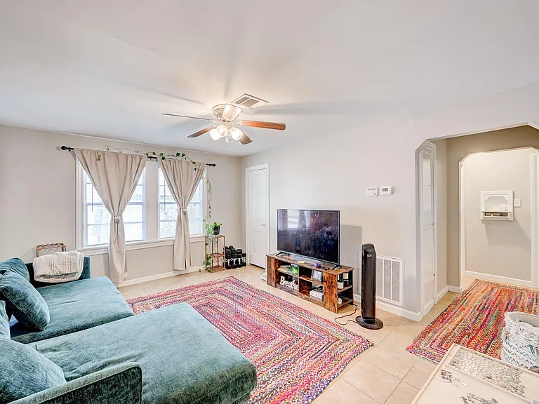 4311 Ione St — Photo 7