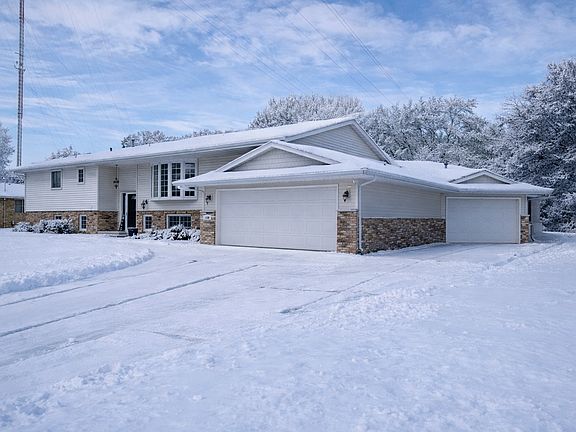 3rd image of 835 Gramsie Rd