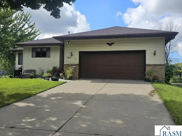 140 Sandpiper Dr, Mankato, MN 56001