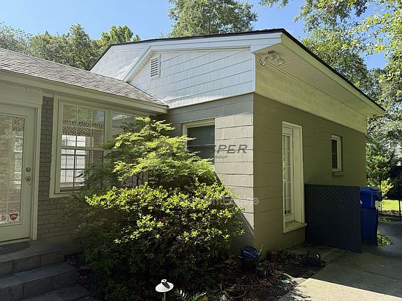 5th image of 575 Elizabeth Ln W