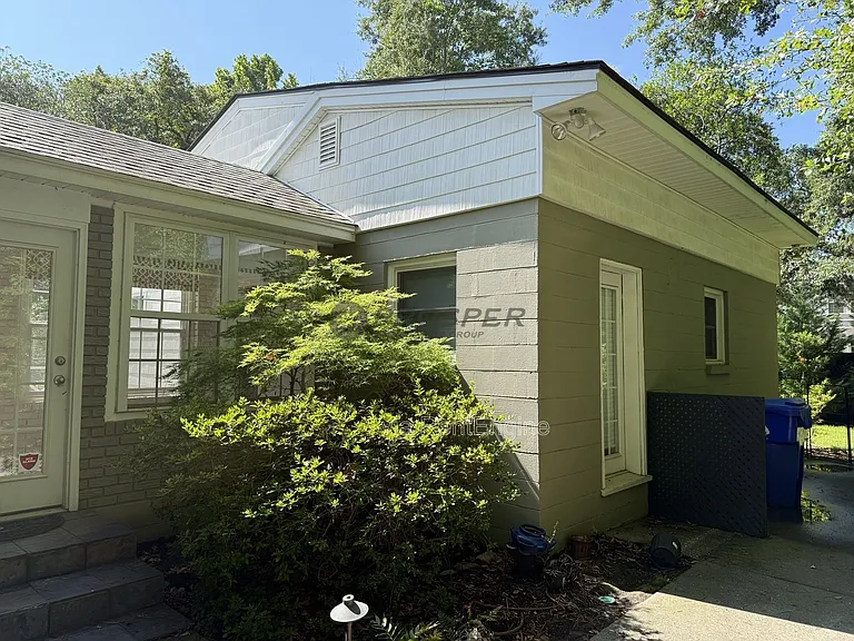 575 Elizabeth Ln W — Photo 5