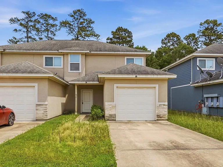 630 Magnolia Bnd — Photo 2
