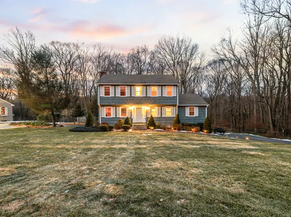 39 Quaker Lane, Trumbull, CT 06611