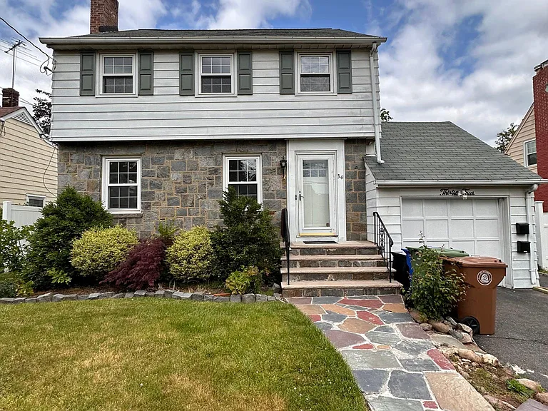 34 Edgewood Rd — Photo 1