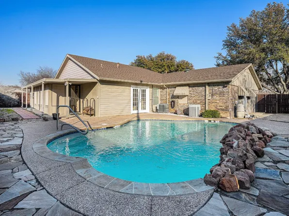 800 Palomino Dr, Saginaw, TX 76179