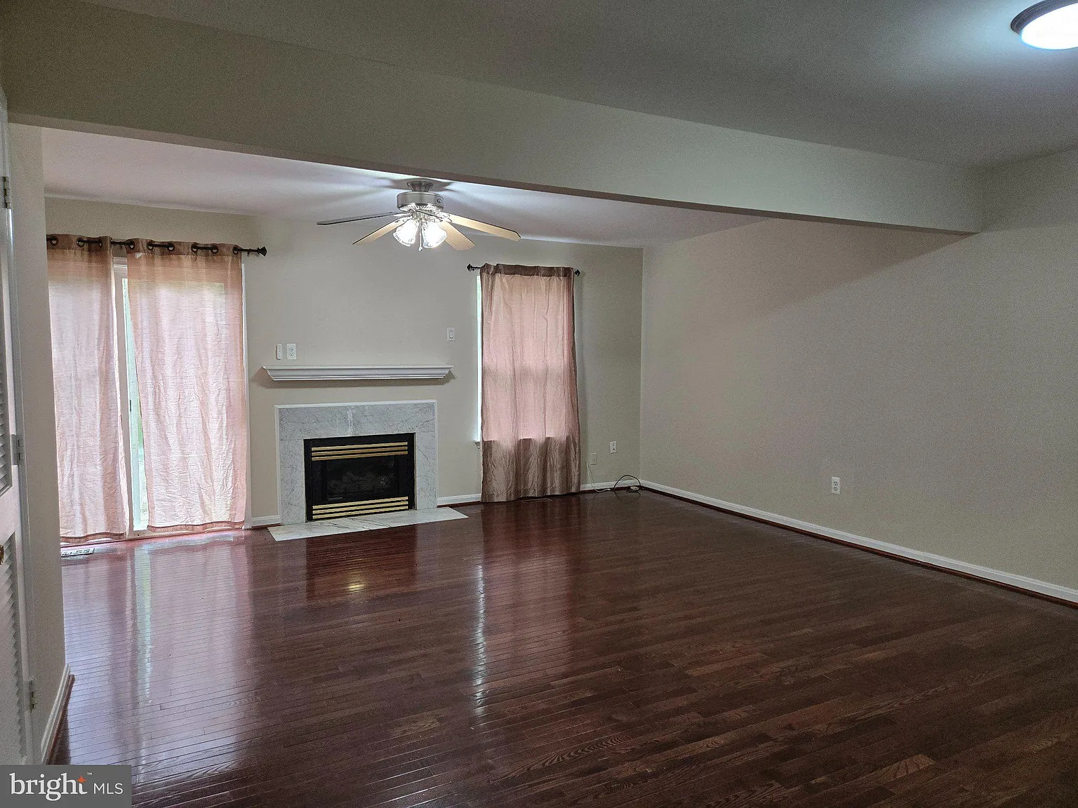 3 bed, 3.5 bath, 1840 sqft, $3,000 — Photo 3