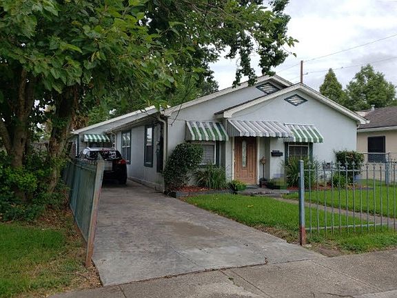 3rd image of 3832 Mistletoe St
