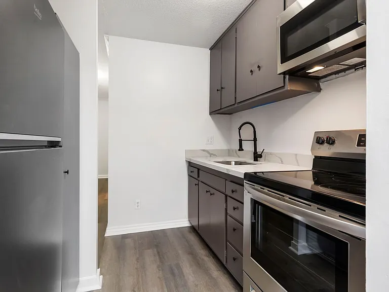 The Willis Apartments — Photo 8