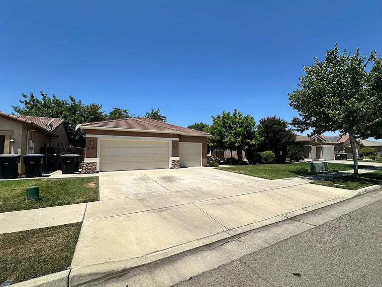 2133 N Denton St — Photo 3