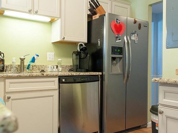5th image of 621 Center St APT 101