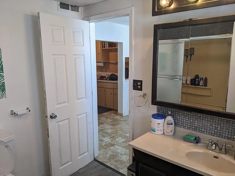 5716 Wilshire Blvd — Photo 8