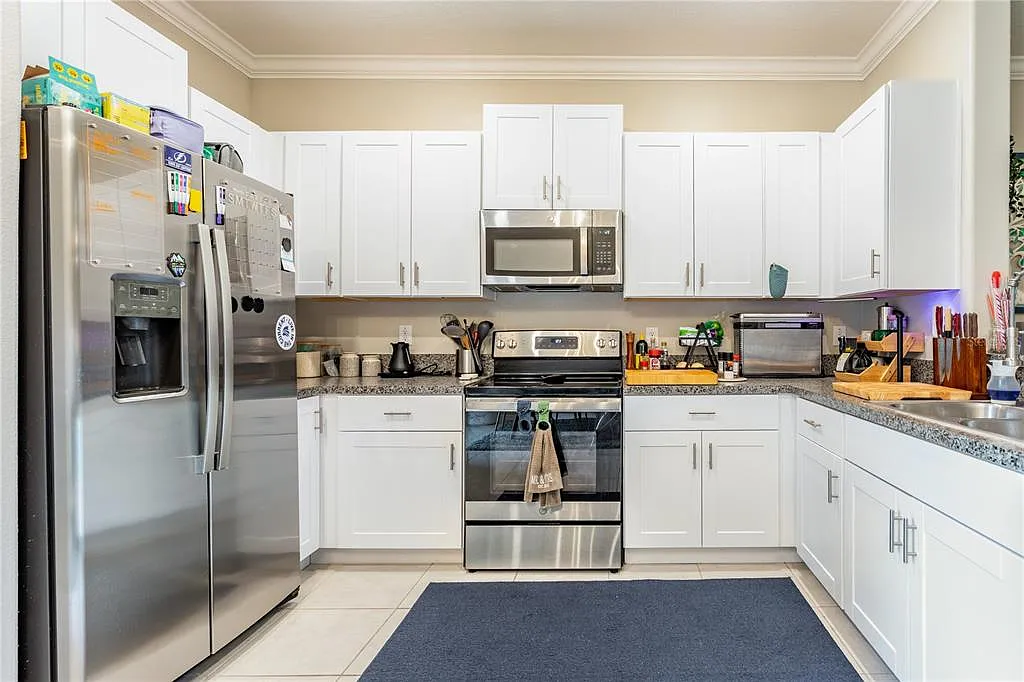 3 bed, 2.5 bath, 1634 sqft, $2,300 — Photo 4
