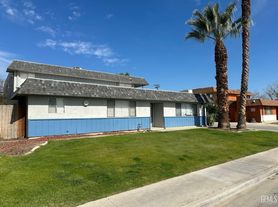 5712 Stockdale Hwy, Bakersfield, CA