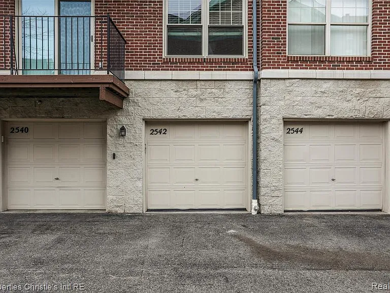 2542 Woodward Ave — Photo 27