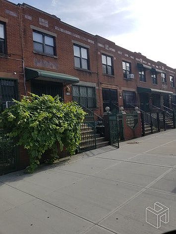 2nd image of 456 Hart St