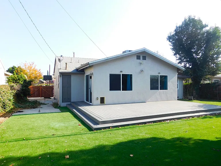 8109 Brimfield Ave — Photo 15