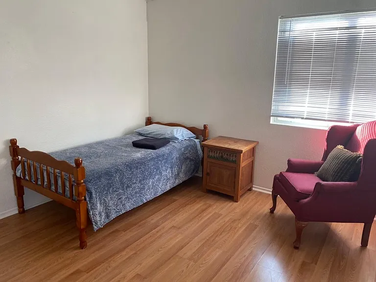 45403 Pickford Ave — Photo 18