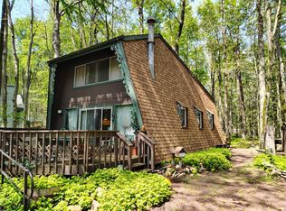 160 Sweet Briar Rd, Pocono Pines, PA 18350