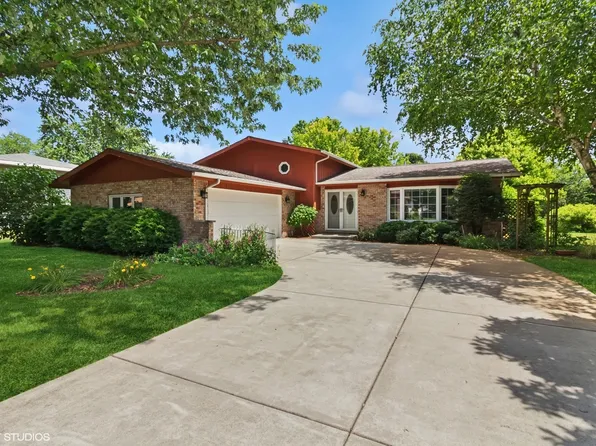 622 Parkshore Dr, Shorewood, IL 60404