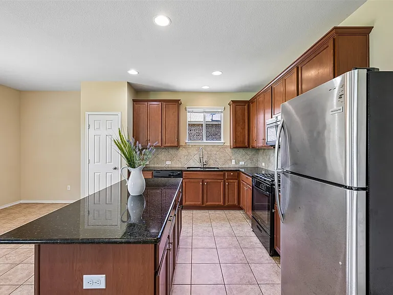 140 Lynn Crest Bnd — Photo 7