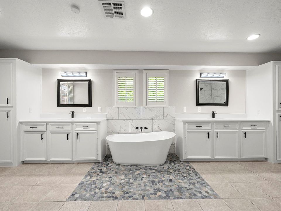 1st image of 2418 Pebble Lake Dr
