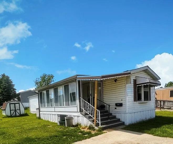 546 Selkirk Dr — Photo 11