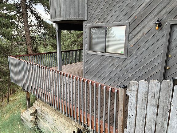 Private deck and entrance-- no shared spaces!