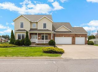 1 Stonecrest Ct, Groveland, IL
