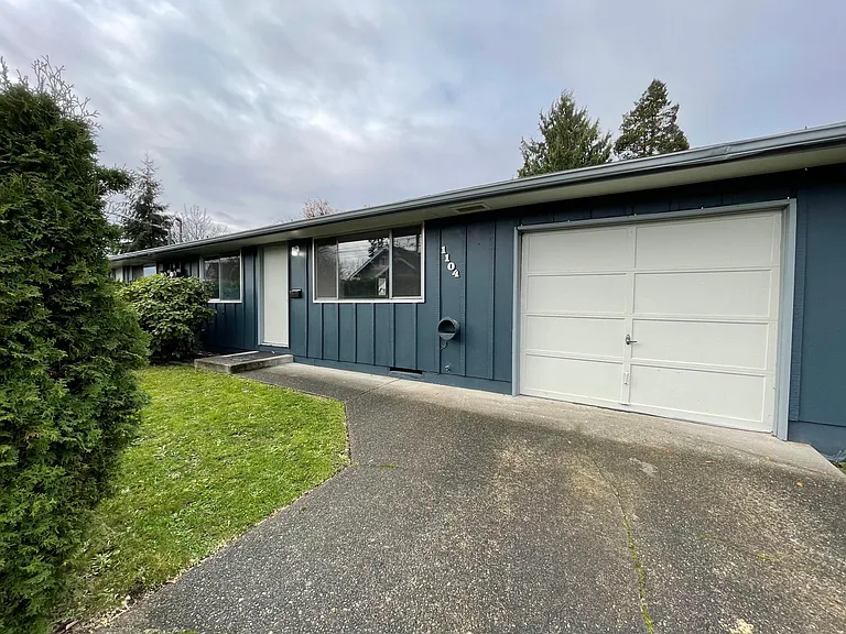 1104 N Pine St — Photo 11