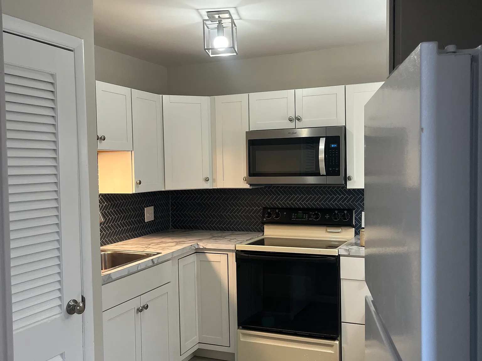 3 bed, 1.5 bath, 1280 sqft, $1,900 — Photo 4