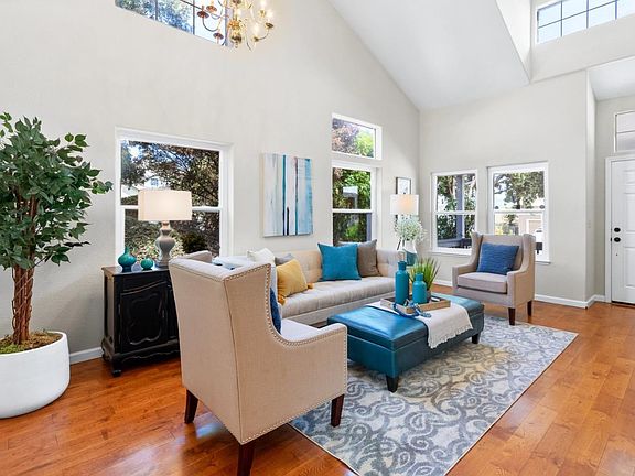 4th image of 36 Peppertree Ln