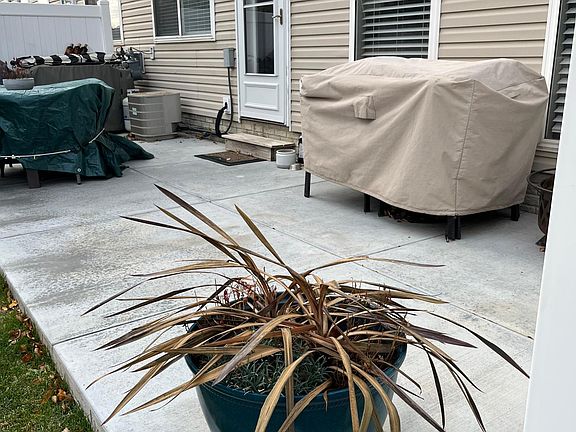 2nd image of 1612 Sawyer St #1612