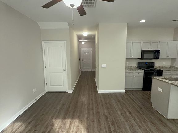3rd image of 650 Pippin Dr