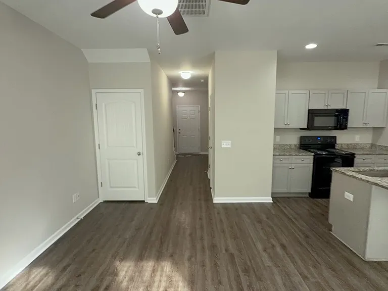 650 Pippin Dr — Photo 3