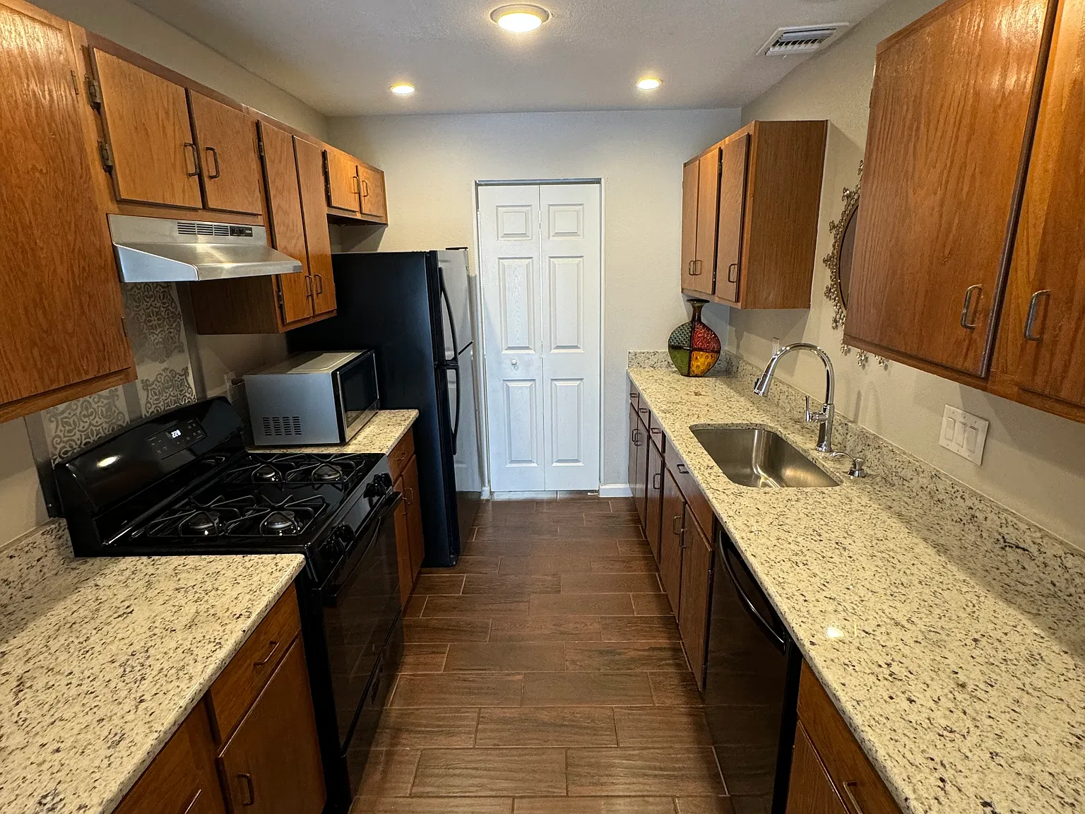 9210 Ridge Square St — Photo 2