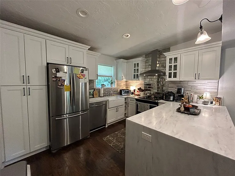 816 NE 9th Ave — Photo 6
